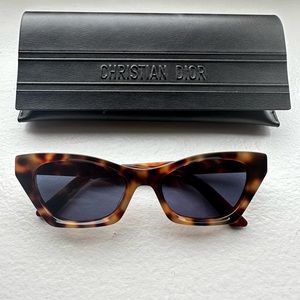 Dior Midnight B1I butterfly sunglasses